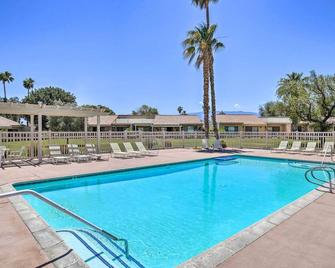 Furnished Patio + Resort Pools: Palm Desert Condo - Palm Desert - Pileta