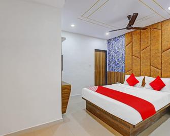 Hotel Sai Villa - Ahmedabad - Bedroom