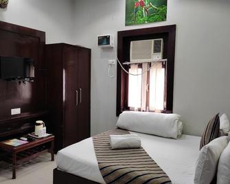 Hotel Krishna JI - Haridwar - Schlafzimmer