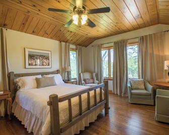 River front, family compound in the heart of Hunt, TX - Hunt