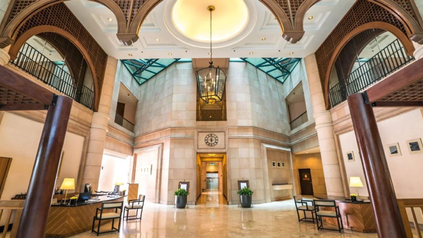 Ambassador Row Hotel Suites by Lanson Place