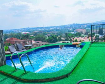 Nisa Wellness Retreat - Abuja - Zwembad