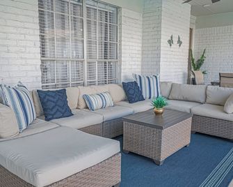 Whitewood Oasis-Your Poolside Retreat with Heated Pool in Spring, TX - Spring - Sala de estar