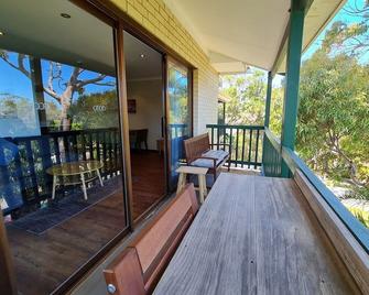 Summer Breeze - Holiday Or Business Apartment - Scarborough - Balcony