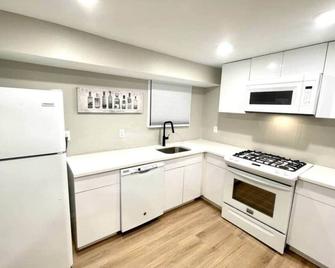 2 bedroom next to Tropicana casino ,unit 1 - اتلانتيك سيتي - مطبخ