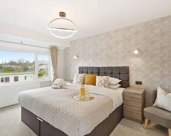 Luxurious 4 Bed House, Solihull, Nec, Airport, Business & Leisure Stays - Wisteria House - Solihull - Sypialnia