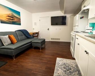 Private Ground Level Suite with Full Kitchen - Lethbridge