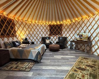Safari Lodge Adventure Camp - Seward
