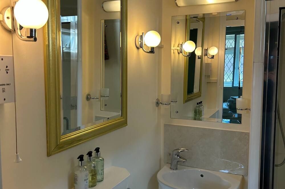 Oakwood Bed and Breakfast Heathrow