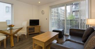 Citystay - Mill Park Apartments - Cambridge - Living room