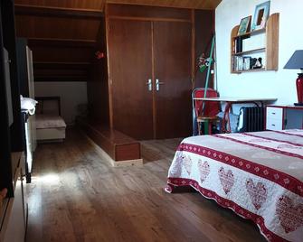 City Center Apartment 65m². Terrace With Magnificent View Of The Mountains. Garage & Wifi - Font-Romeu-Odeillo-Via - Ložnice
