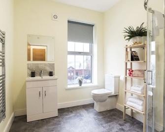 Blue Door Apartments - Newcastle - Bathroom