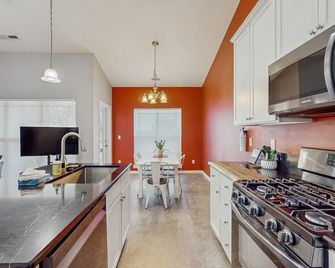 Happy Valley Hideway - Happy Valley - Kitchen