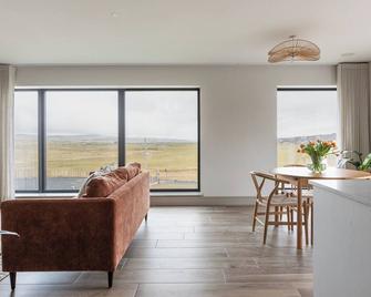 Tullagh - 2 bedroom, Tullagh @ Ballyliffin Beach Houses metres from Pollan Bay on the #WildAtlanticW - Ballyliffin - Living room
