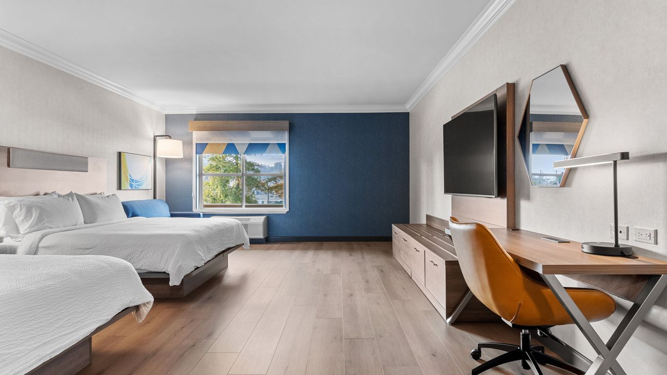 Holiday Inn Express & Suites Santa Cruz By IHG