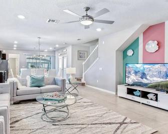 Themed 5br Family Reunion Villa With Pool - Auburndale - Living room