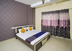 Spot On 815338 Hotel Shreyansh Palace - Raipur - Slaapkamer