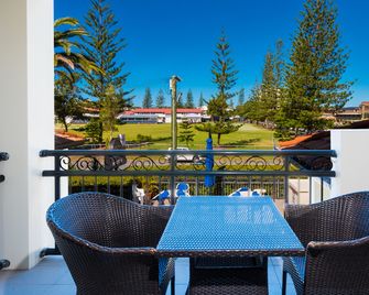 Island Beach Resort - Broadbeach - Balcony