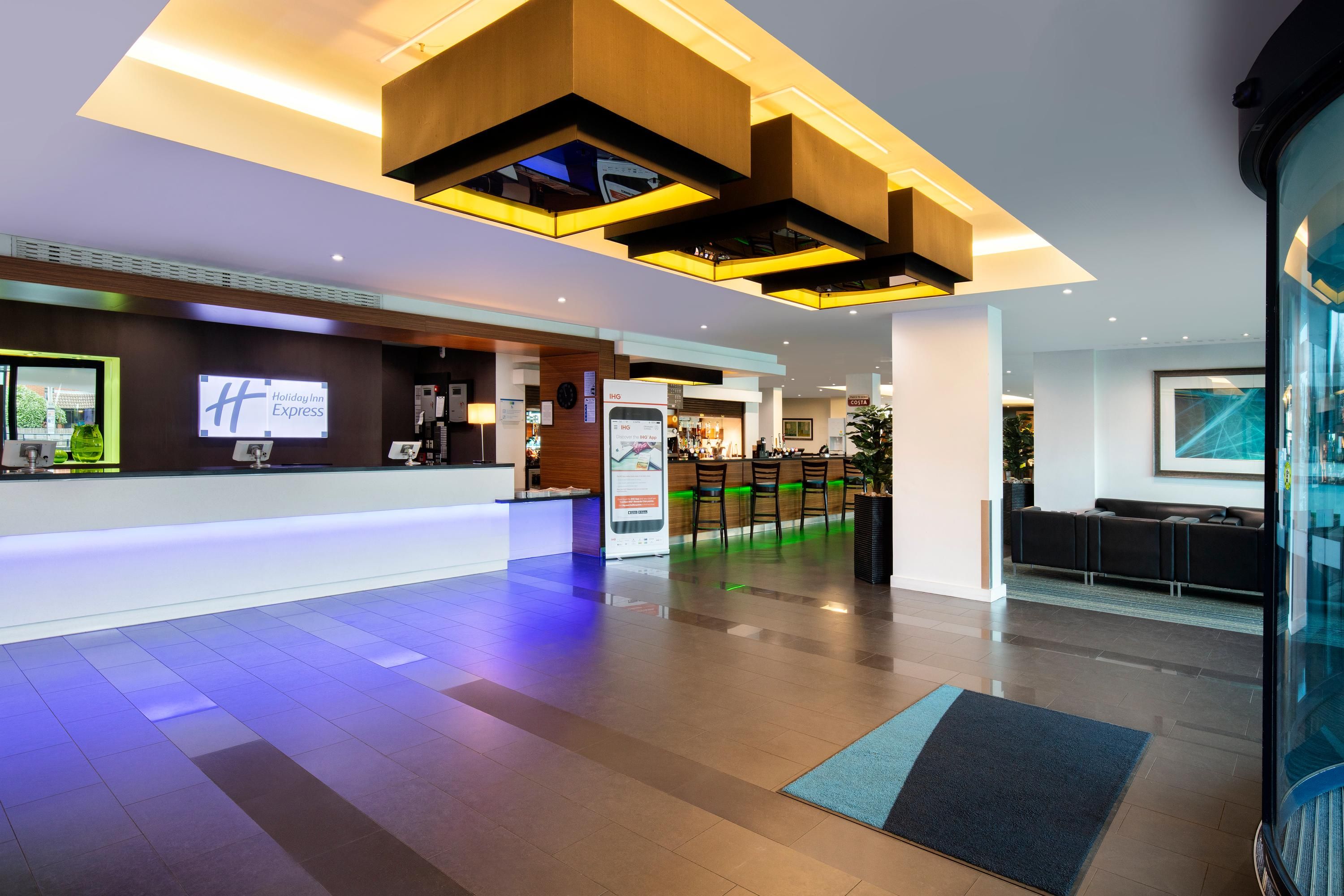 Holiday Inn Express London Heathrow T5 By IHG Slough Hotel