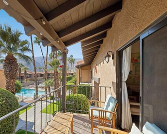 Charming 2-bedroom condo in serene Uptown North Palm Springs! - Palm Springs - Balcón