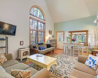 17 Mi to Acadia Cottage Near Downtown Ellsworth! - Ellsworth - Obývací pokoj
