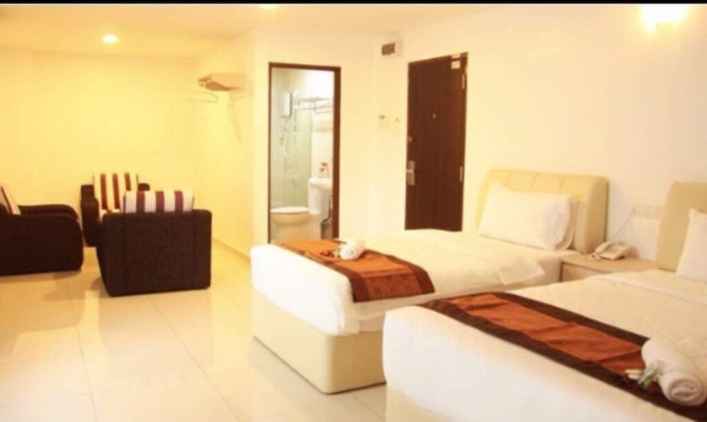 Peach Hill Hotel & Cafe