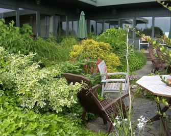 Klintholm Bed & Breakfast - Borre - Binnenhof