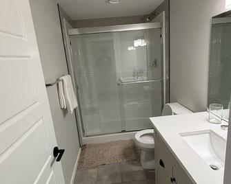 Brand New, Modern & Spacius guest Suite - Regina
