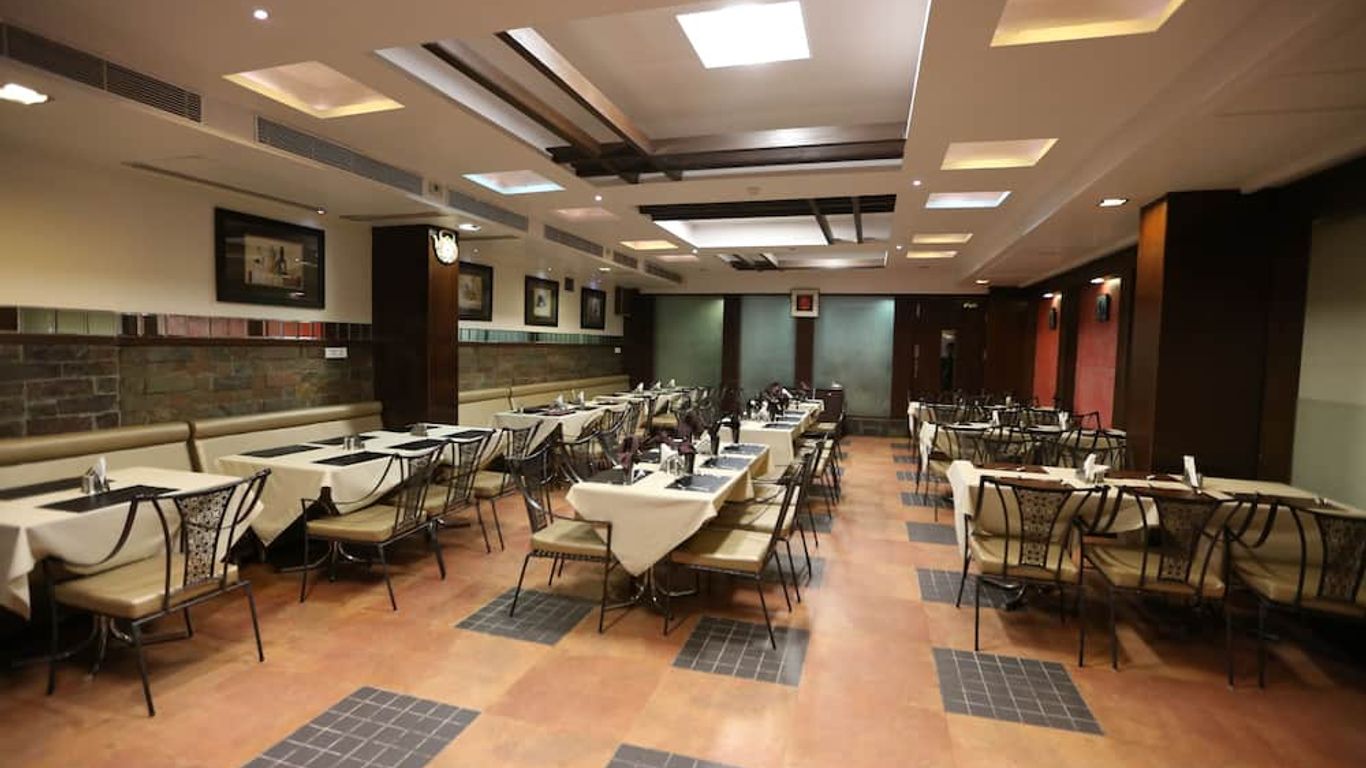 Silvercloud Hotel And Banquets