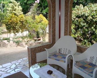 Rising Sun Guesthouse - La Digue Island - Hàng hiên