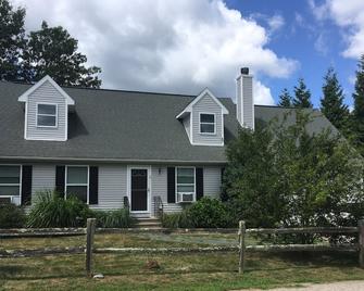 Narraganett 4BR, Pier Neighborhood, Walk 2 Amenities, Dog-friendly, dead-end st. - Narragansett - Building