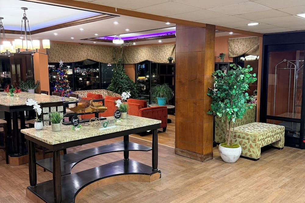 Home Town Inn & Suites - Crestview