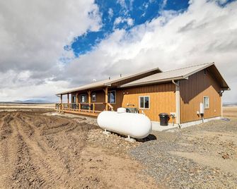 Wraparound Deck Newly Built Home In Gran - Grangeville - Budova