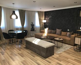 Hotel Deluxe - טיראנה - סלון