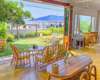 Bangsaphan Resort - Bang Saphan - Patio