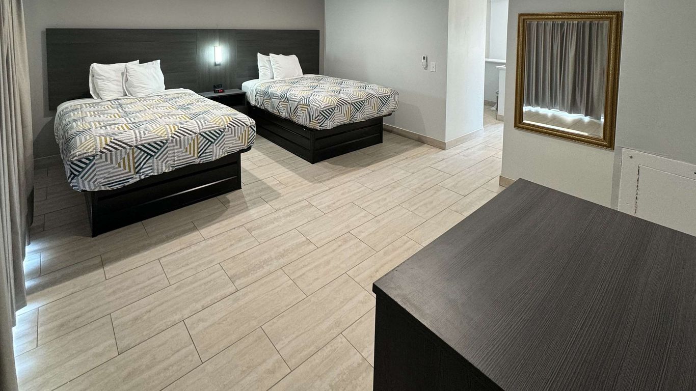 Studio 6 Englewood. Fl