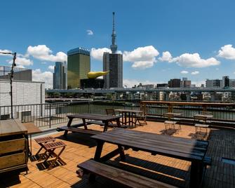 Hostel Chapter Two Tokyo - Tokyo - Balcony