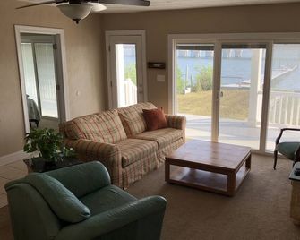 Water Front Delight On The Bay Home - Norfolk - Sala de estar