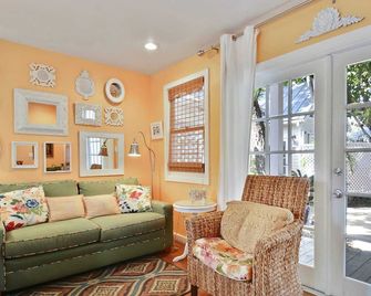 Tranquility By Avantstay Close To Duval - Key West - Living room