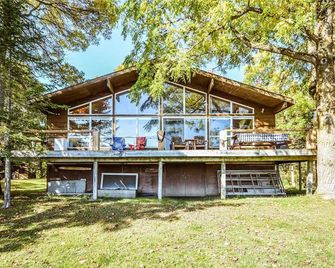 Water Access Only Cottage on Georgian Bay - Penetanguishene - Edificio