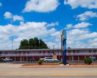 American Inn And Suites Childress - Childress - Gebouw