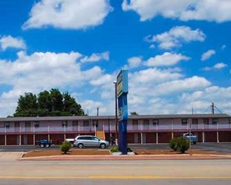 American Inn And Suites Childress - Childress