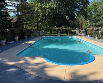 Niagara River Idyll - Fort Erie - Pool