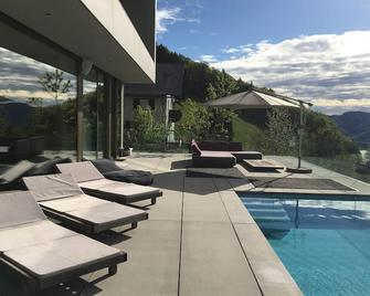 Attersee Luxury Design Villa with dream views, large Pool and Sauna - Nussdorf am Attersee - Pool