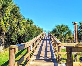Updated Oceanfront, Oceanviews! 5 Hot Tubs 2 Resort Pools! Trolley St Augustine Beach - St. Augustine