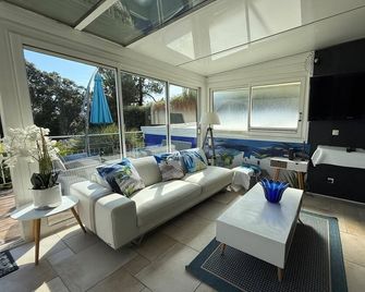 Elegant villa 4 private pool, 300m from the sea, 5 bedrooms Les Sables d'Olonne - Château-d’Olonne - Вітальня
