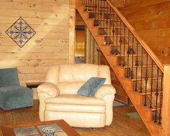 Exceptional Log Cabin near the New River Gorge with Game Room-Sleeps 12 - Hico - Sala de estar