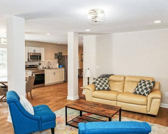 Lincolnton Farm Lodge | 2 Beds & Fire Pit with Huge Backyard! - Lincolnton