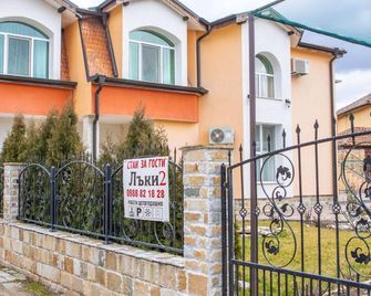 Lucky 2 - Pavel Banya - Edificio