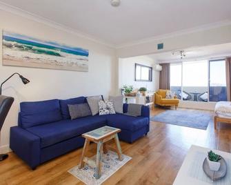 Fremantle Sunset Studio Rottnest Island Views - Fremantle - Living room